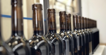 Imbottigliamento vino fermo