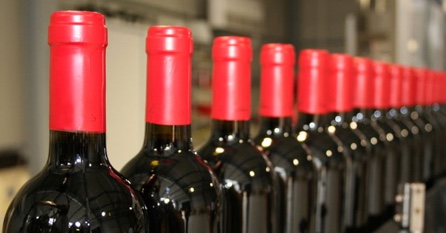 Vestizione e confezionamento per vini fermi